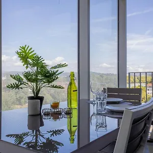 https://apt-4pers-avec-garage-balcon-et-vue-lac.hotels-rhonealpes.com