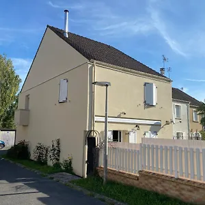 https://maison-familiale-90m2-duplex-2-a-6-personnes.fr-paris.fr