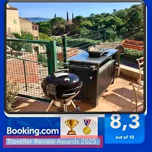 Apartment Vue Au Loin Maisonnette Equipee Pour 4 Personnes Avec Piscine Clim Wifi Velos Tv Barbecues, Cavalaire-sur-Mer